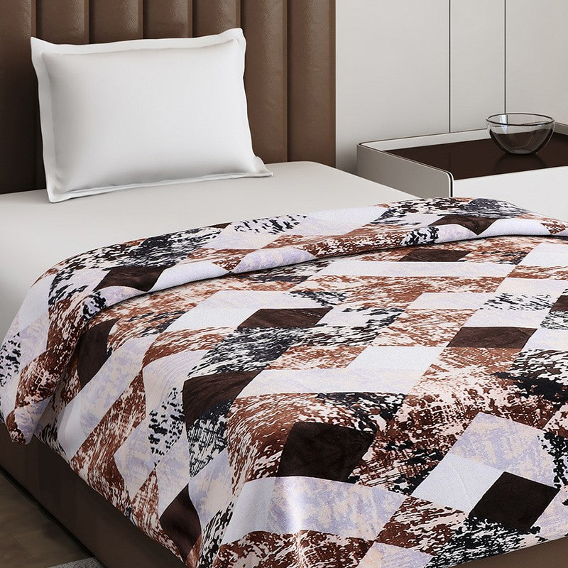 Monte Carlo Rosavera Geometric Print Polyester Blanket (Brown) - 233 GSM media 5