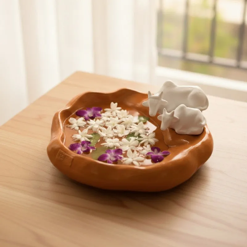 Sacred Cow Resin Urli - Orange media 1