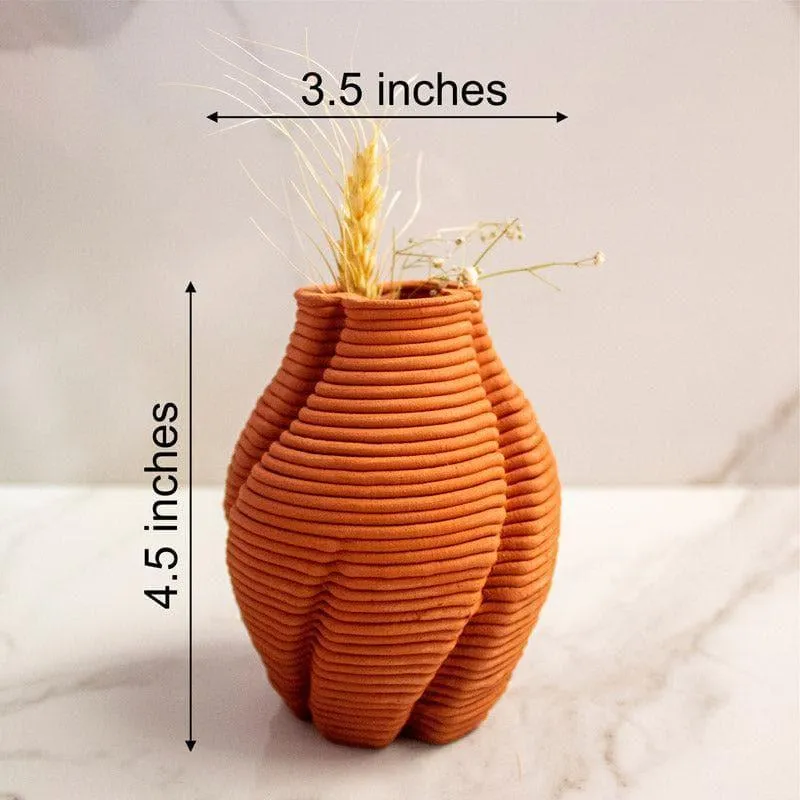 Delan Twisted Vase media 4