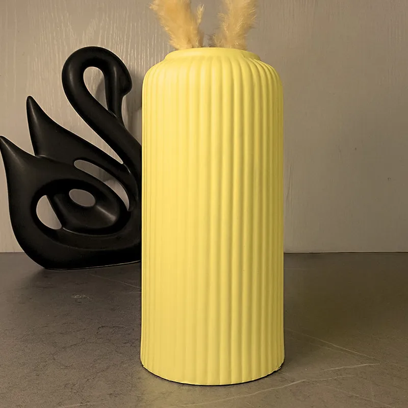 Aura Forma Ceramic Vase - Yellow media 1