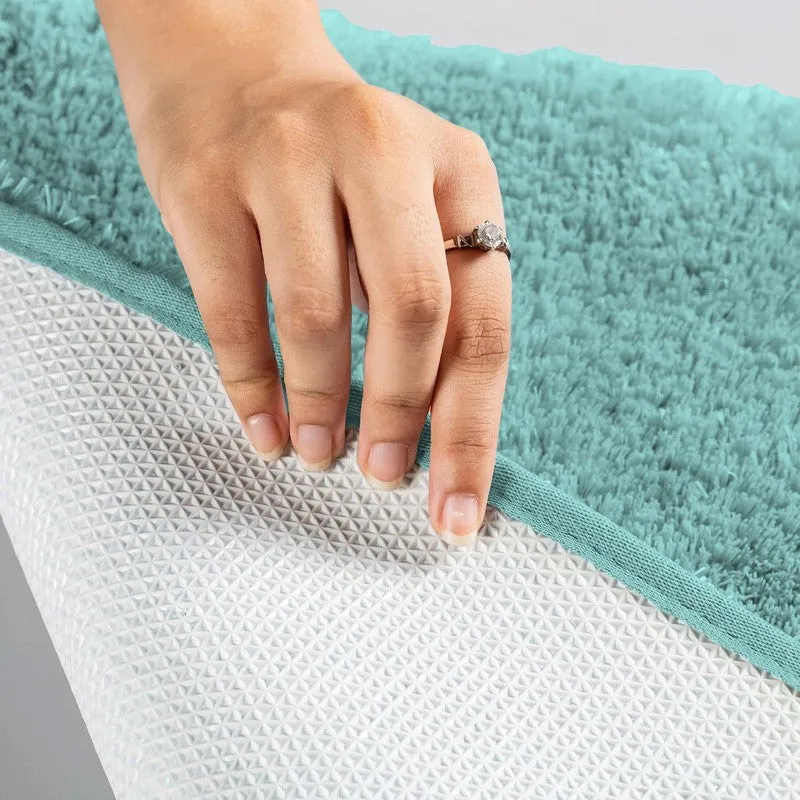 Close-up of the bath mat's textured rubber anti-skid underside