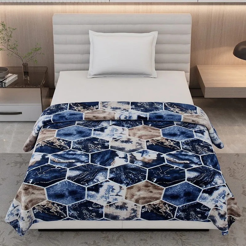 Monte Carlo Bluvynce Geometric Print Polyester Blanket (Blue) - 350 GSM media 3