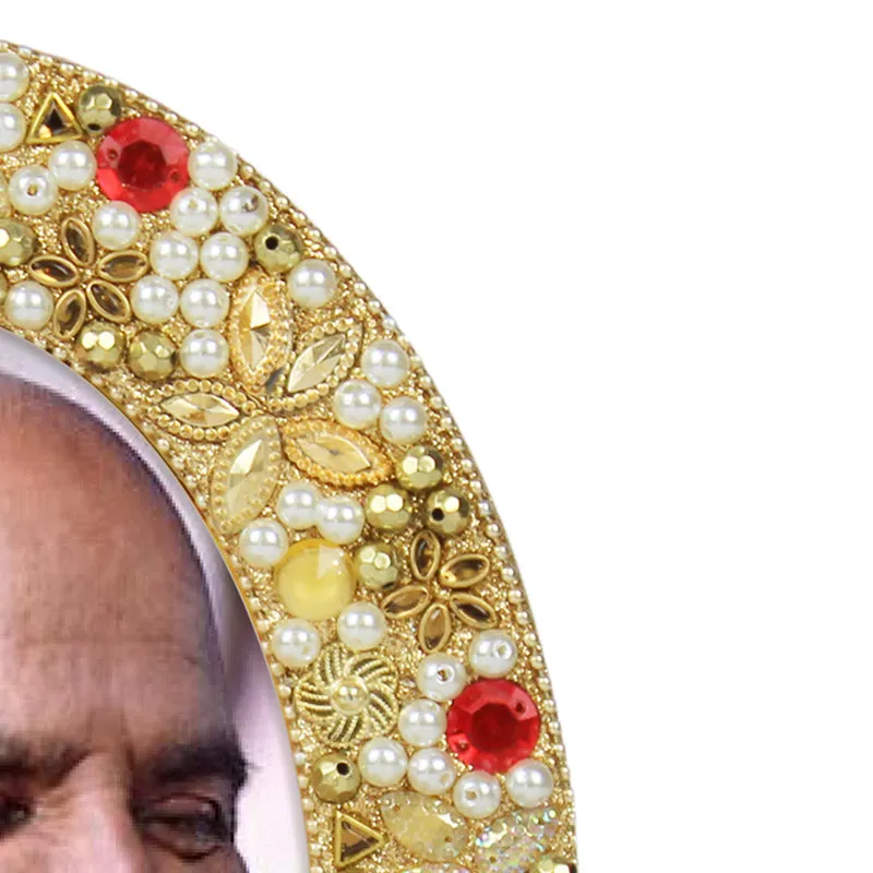 Neem Karoli Baba Ornate Photo Frame - Oval media 3
