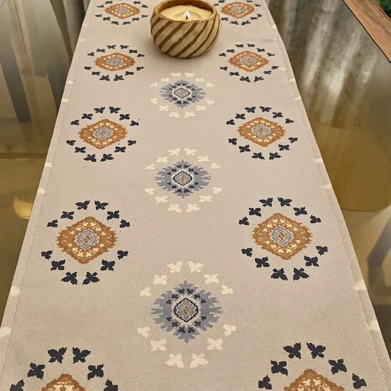 Vastraa Table Runner media 3