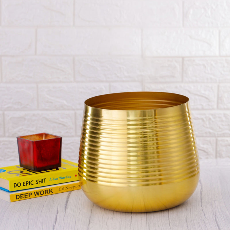 Auric Metal Golden Ribbed Planter media 4