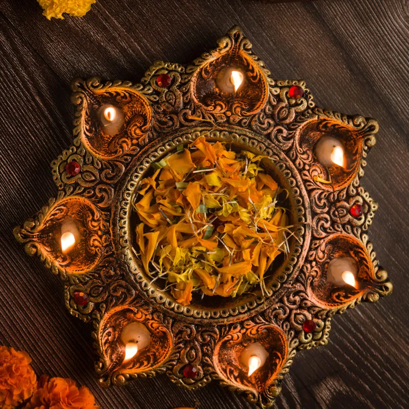 Ujjvalika Terracotta Urli media 1