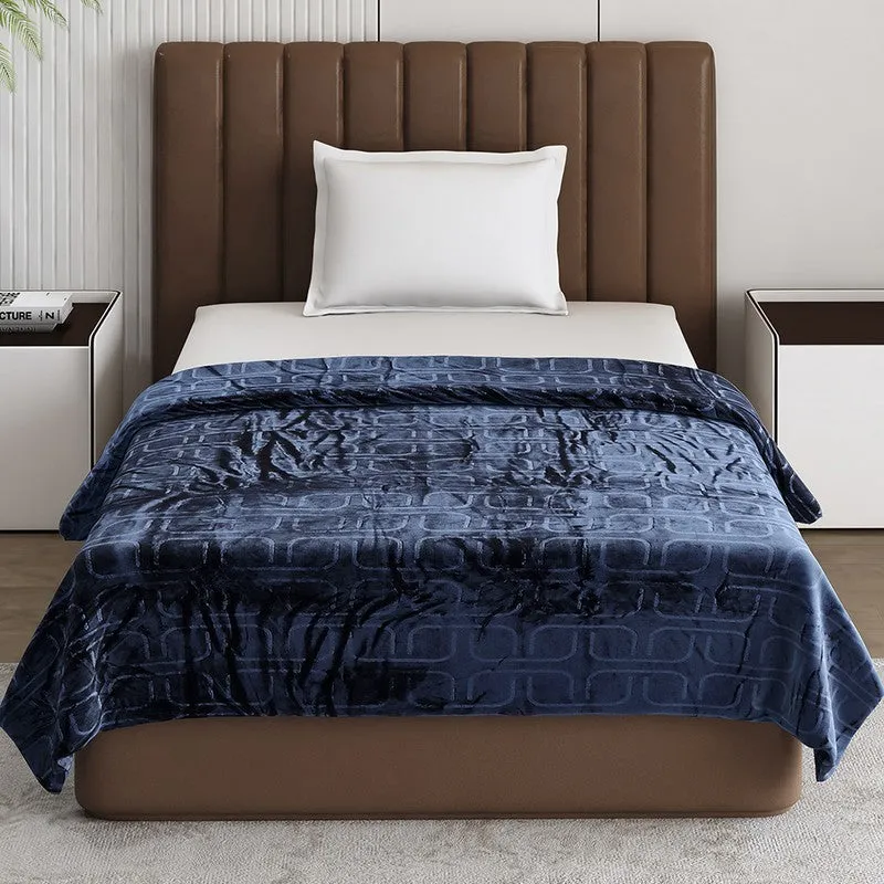 Monte Carlo Warmora Geometric Print Polyester Blanket (Blue) - 210 GSM media 4