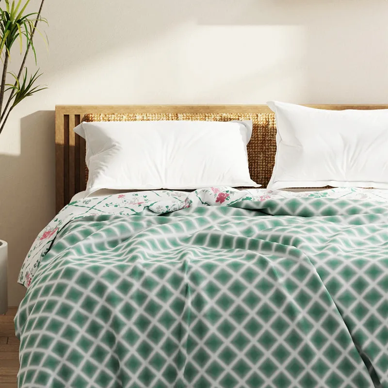 Galahad Reversible Geometric Comforter (Green) - 120 GSM media 3
