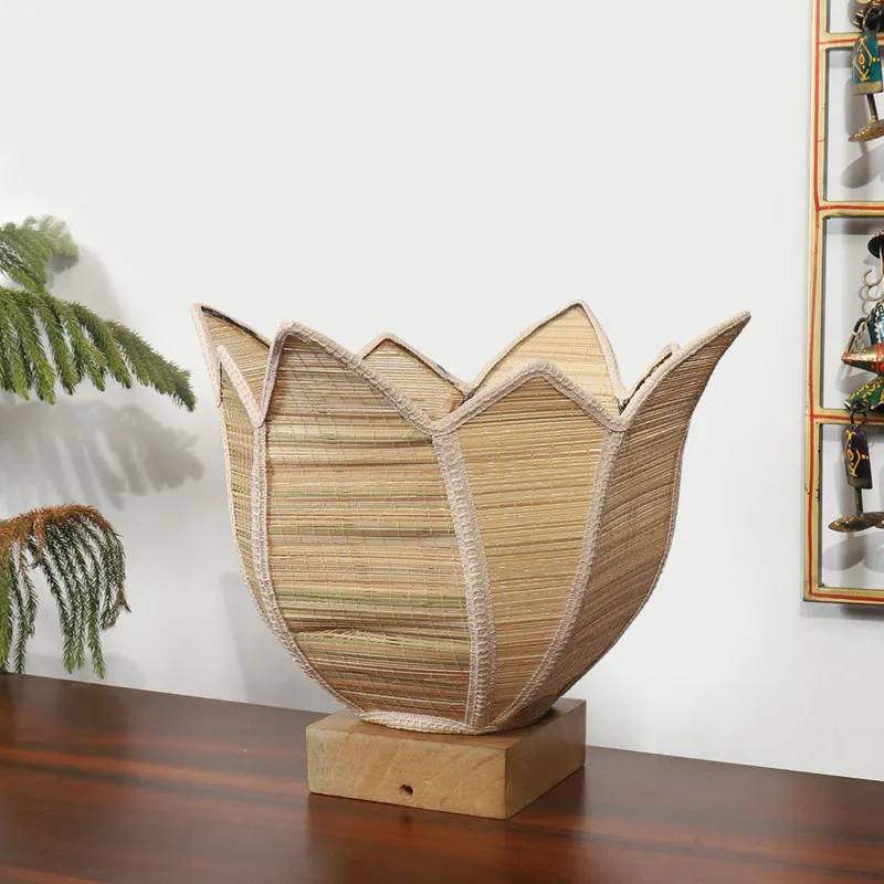 Ambrya Bamboo Petal Edge Table Lamp - Beige media 3