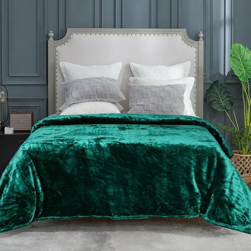 Sarva Polyester Solid Blanket - Green media 1