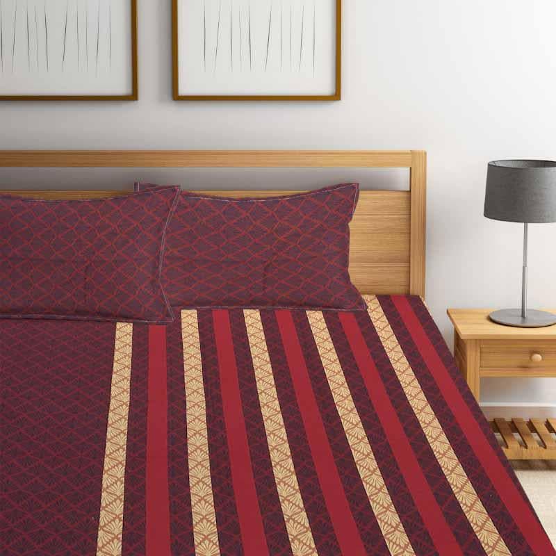 Sneaky Pine Bedcover - Red media 4