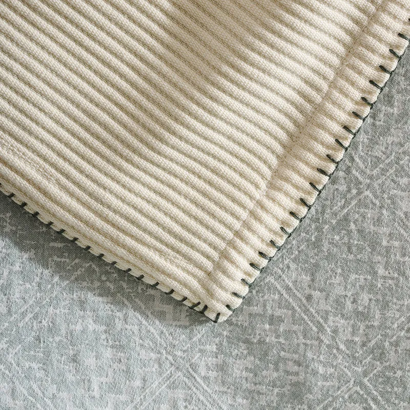 Wovelle Throw - Beige & Moss Green media 4