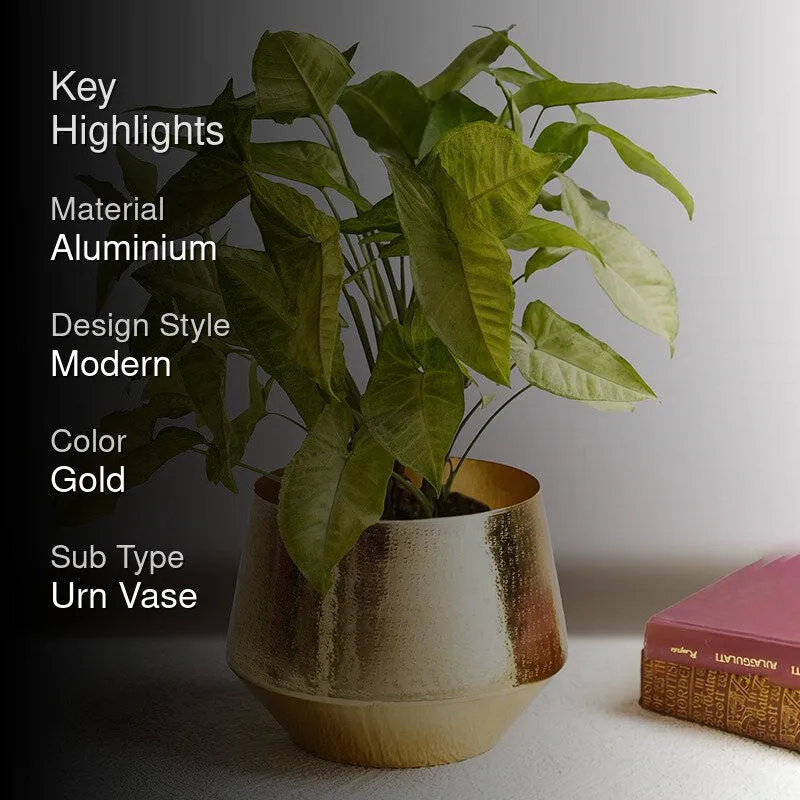 Story Metal Vase media 2