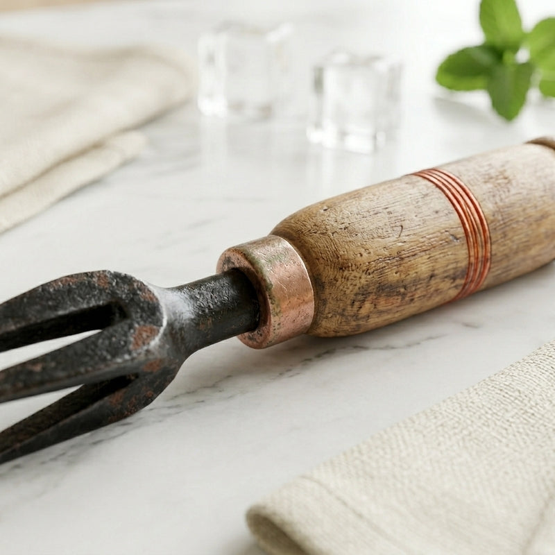 Ugaoo Single Prong Weeder media 3