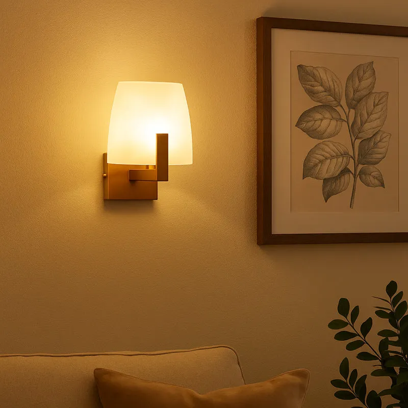 Pypera Acrylic & Metal Wall Lamp media 3