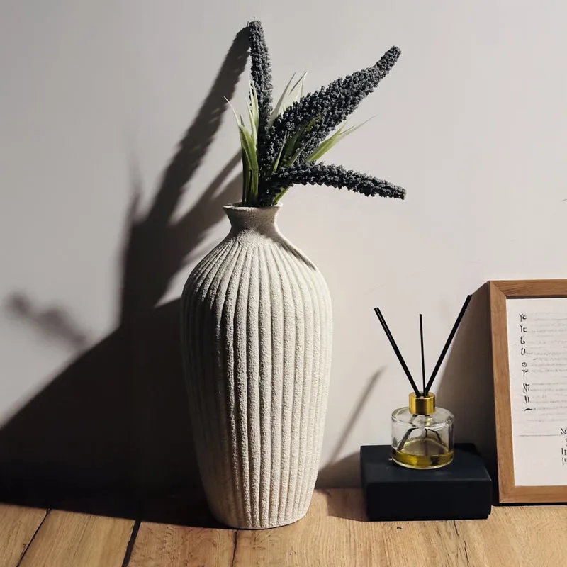 Quiet Curve Ceramic Vase media 1