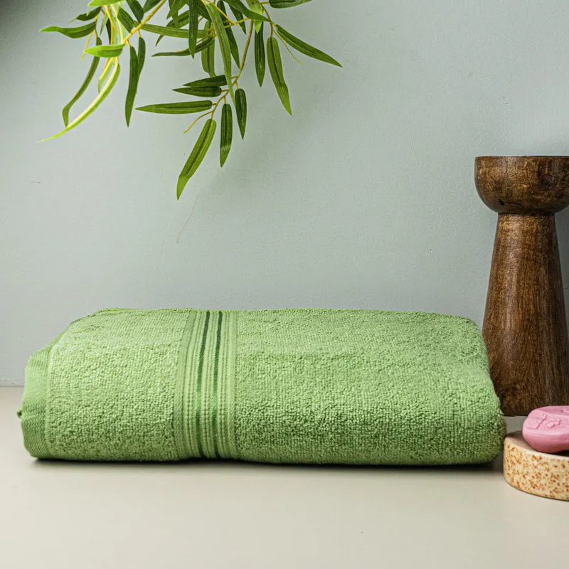 Micro Cotton LuxeDry Solid Bath Towel - Forest Green media 3