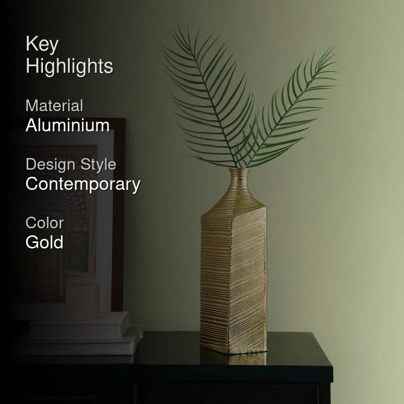Vinara Aluminium Vase - Gold media 2