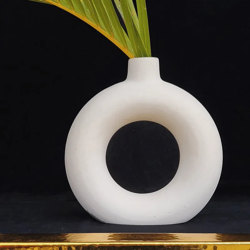 Ainara Donut Vase media 1