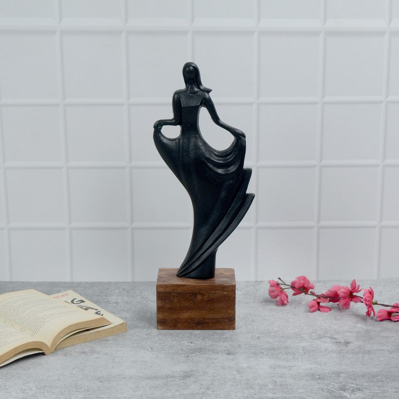Whismy Girl Black Showpiece