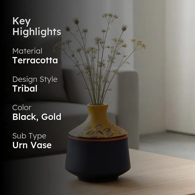 Eeshan Tribal Terracotta Vase media 2