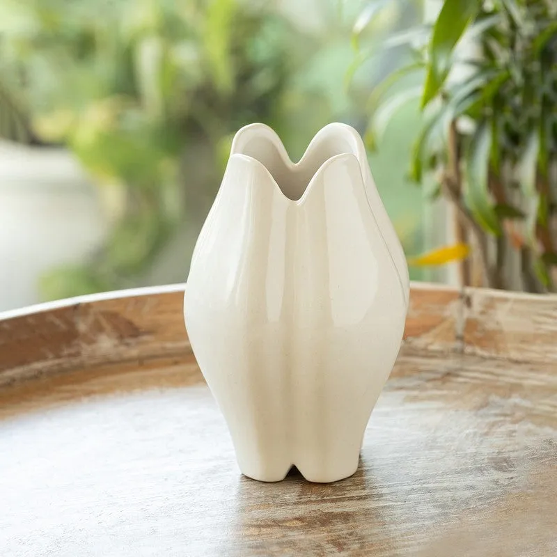 Amara Ceramic Vase media 1