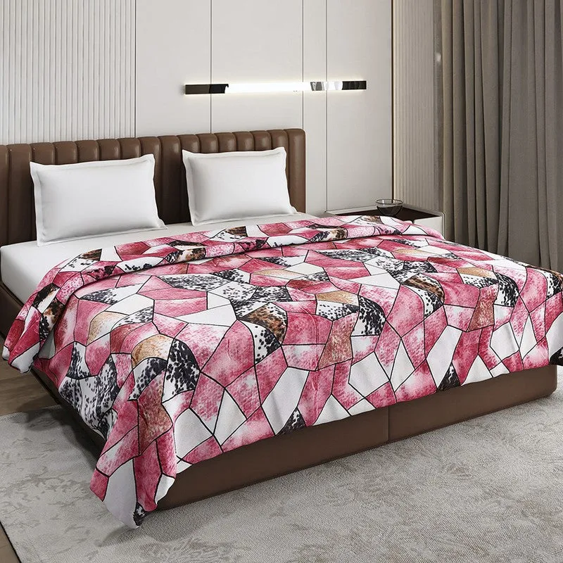 Monte Carlo Rosavyn Geometric Print Polyester Blanket (Magenta) - 300 GSM media 1
