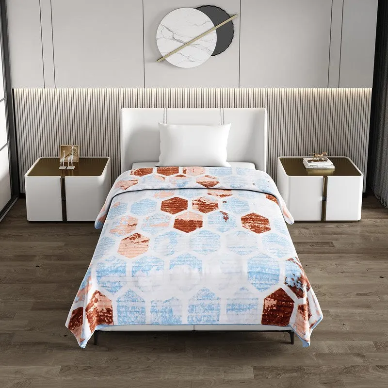 Monte Carlo Hexagonal Harmony Blanket - 950 GSM media 3
