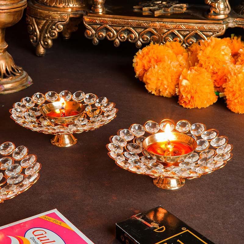 White Petals Diya- Set Of Two media 3