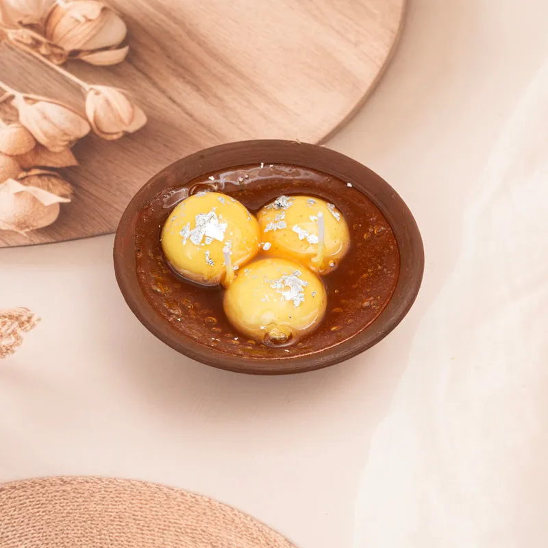 Melt In The Mouth Rasgulla Scented Candle - Vanilla, Cinnamon, Rose media 4