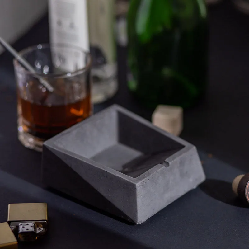 Trapez Concrete Ash Tray media 1