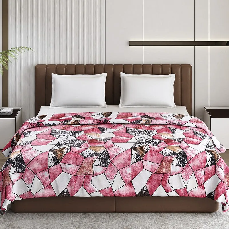 Monte Carlo Rosavyn Geometric Print Polyester Blanket (Magenta) - 300 GSM media 4