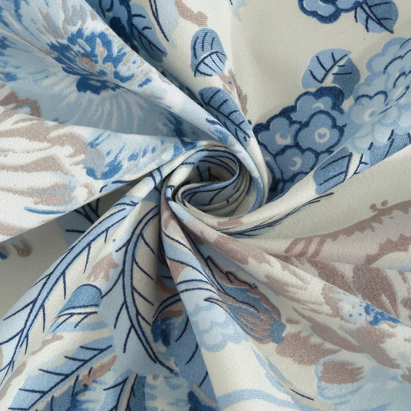 Myra Table Cover media 4