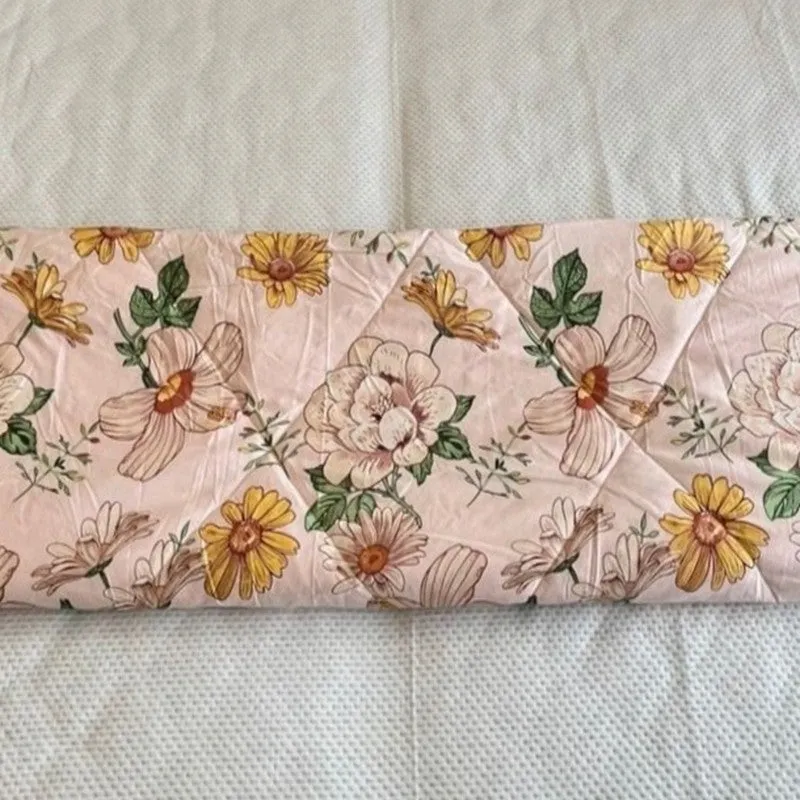 Petaline Comforters - 300 GSM media 3