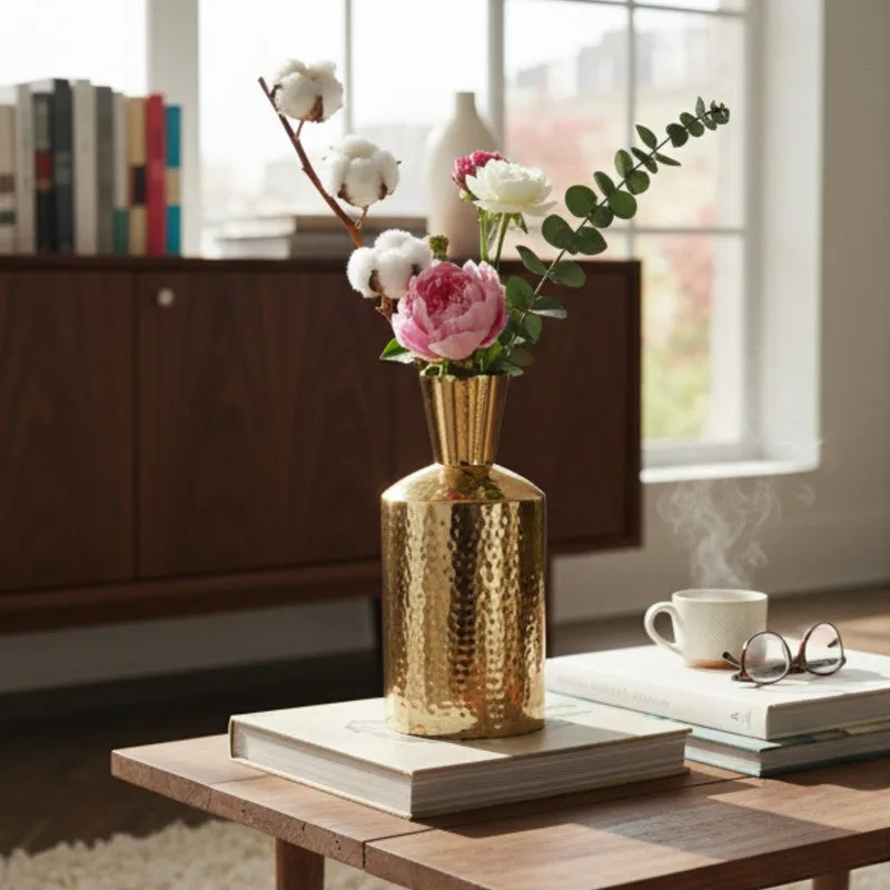 Nivelle Iron Vase - Gold media 1