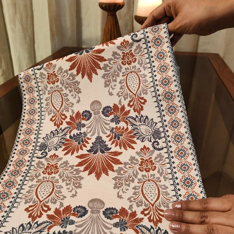 Linevra Table Runner media 4