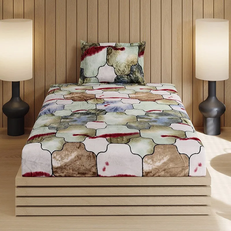 Monte Carlo Ethereo Bedsheet (Green,Red) - 280 GSM media 1