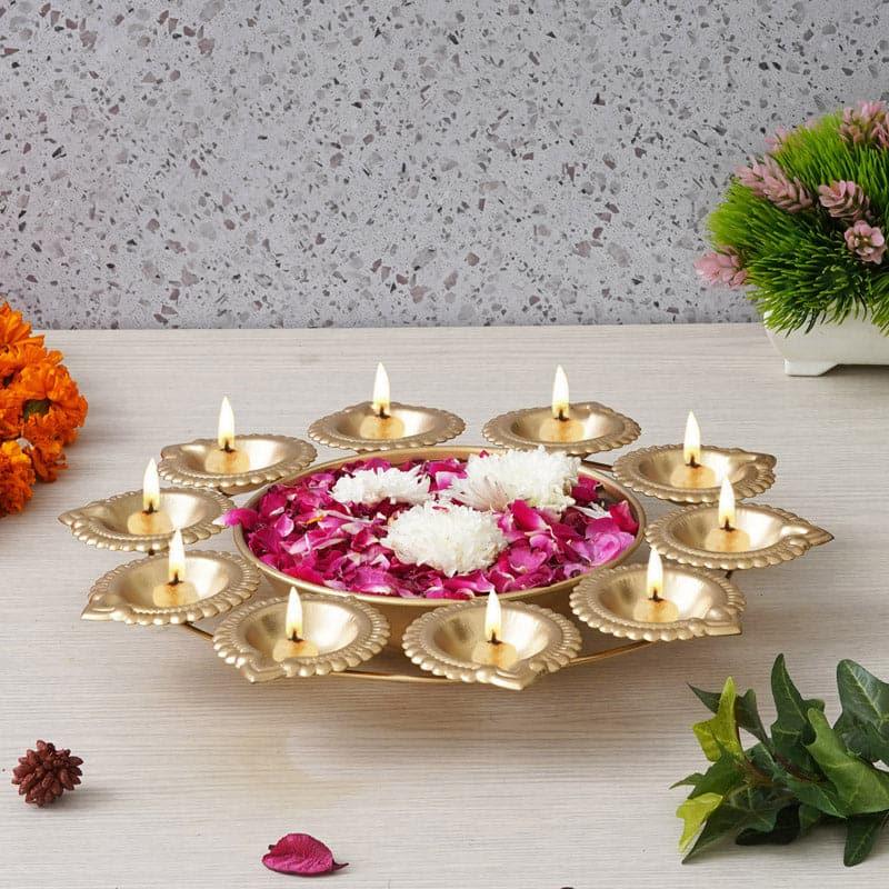 Nirvana Urli With Diya