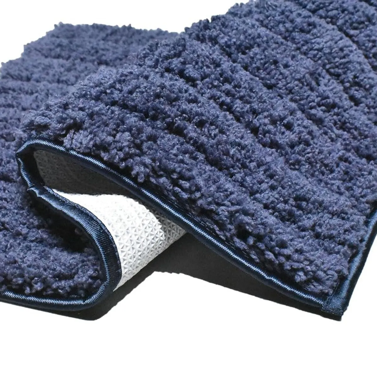 Close-up of the bath mat's textured surface and anti-skid underside