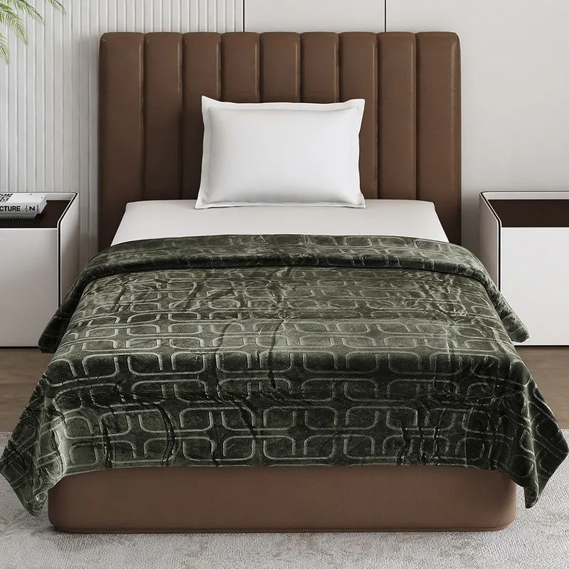 Monte Carlo Warmora Geometric Print Polyester Blanket (Olive Green) - 210 GSM media 4