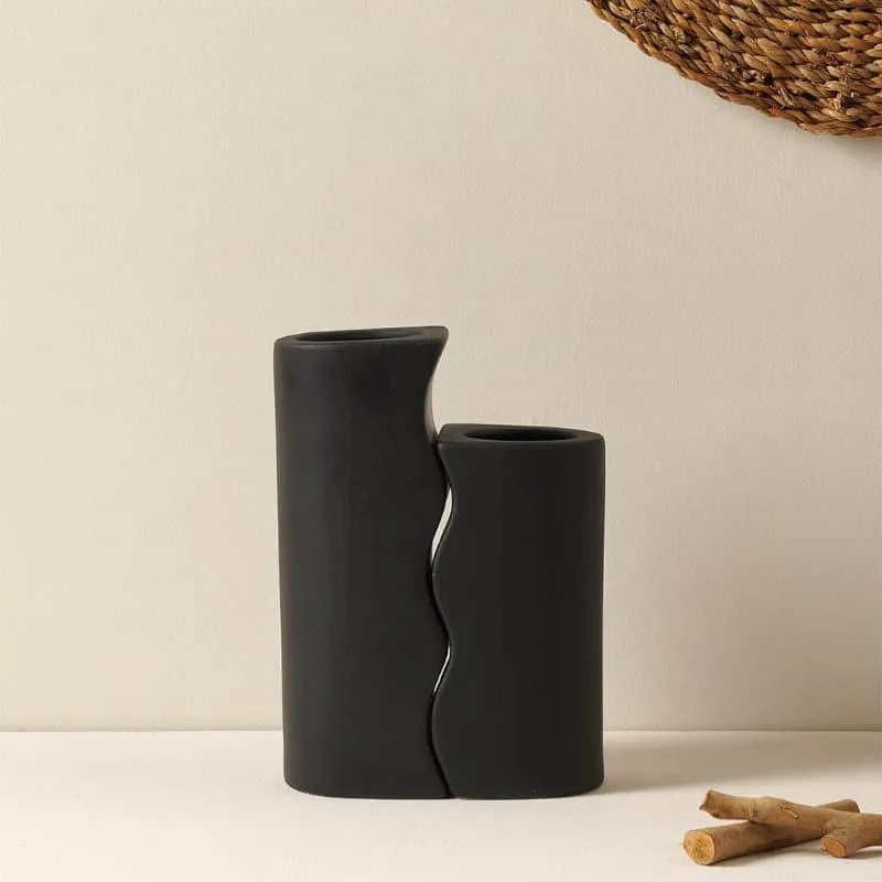 Lovebud Couple Vase (Black) - Set Of Two media 3