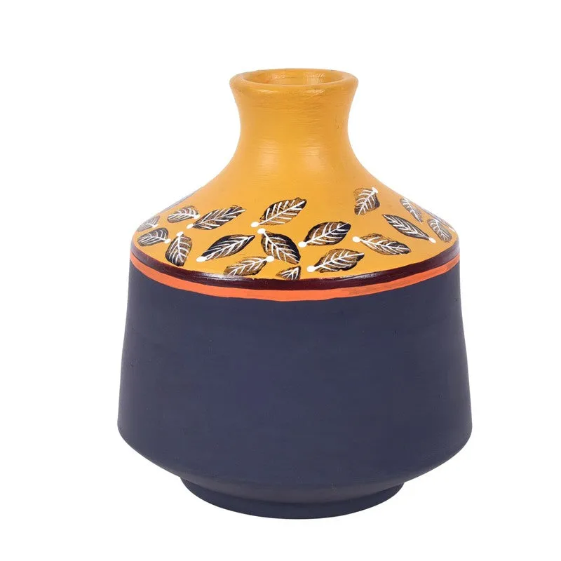Eeshan Tribal Terracotta Vase media 4