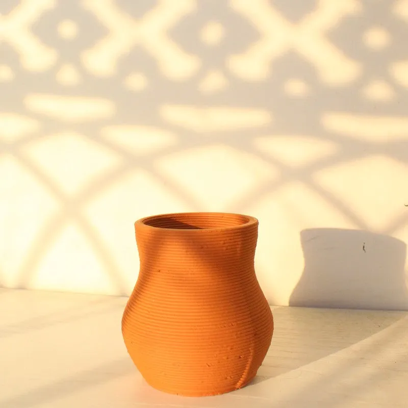 Rustic Swirl Design Terracotta Vase media 4