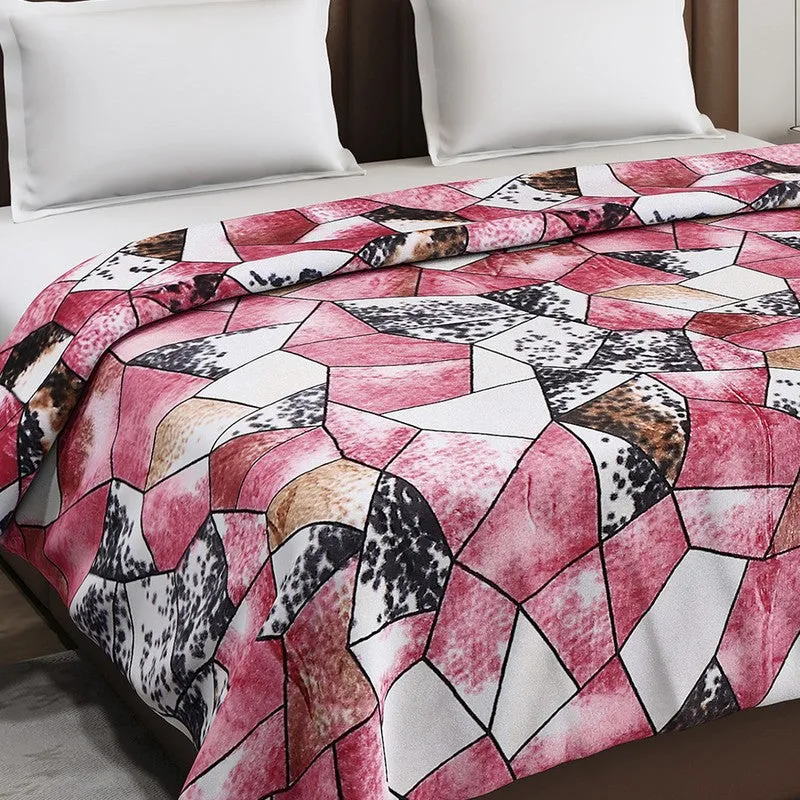 Monte Carlo Rosavyn Geometric Print Polyester Blanket (Magenta) - 300 GSM media 5