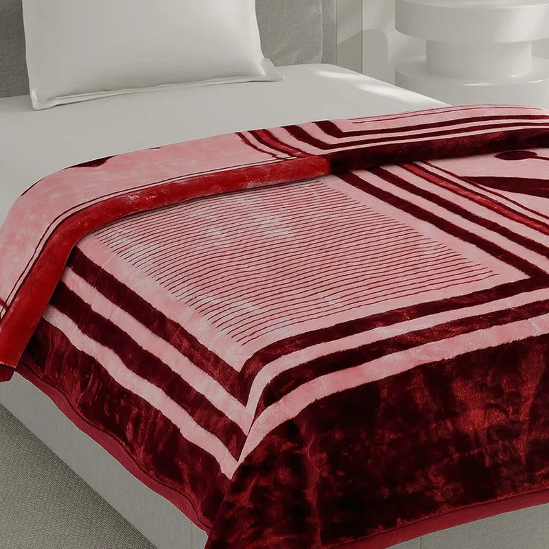 Close-up of the blanket's maroon and pink geometric surface