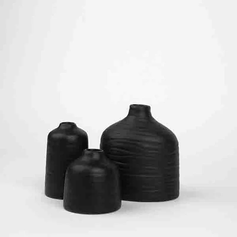 Black Family Vase media 3