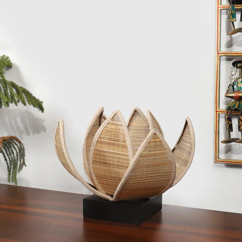 Raffina Bamboo Rose Edge Table Lamp - Beige media 3