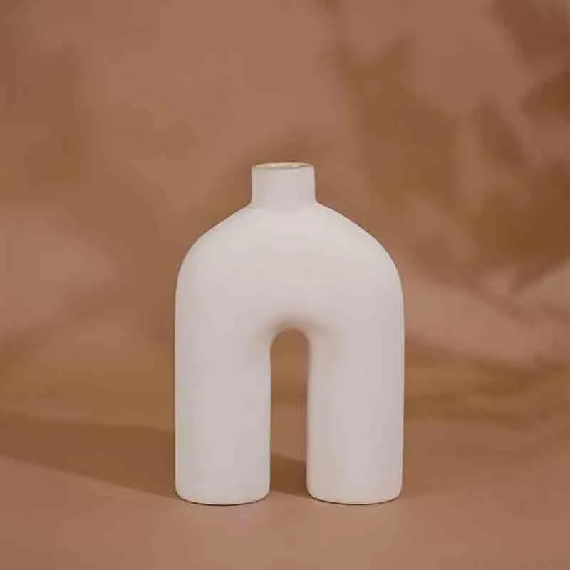 Scandinavian U Vase - White media 3