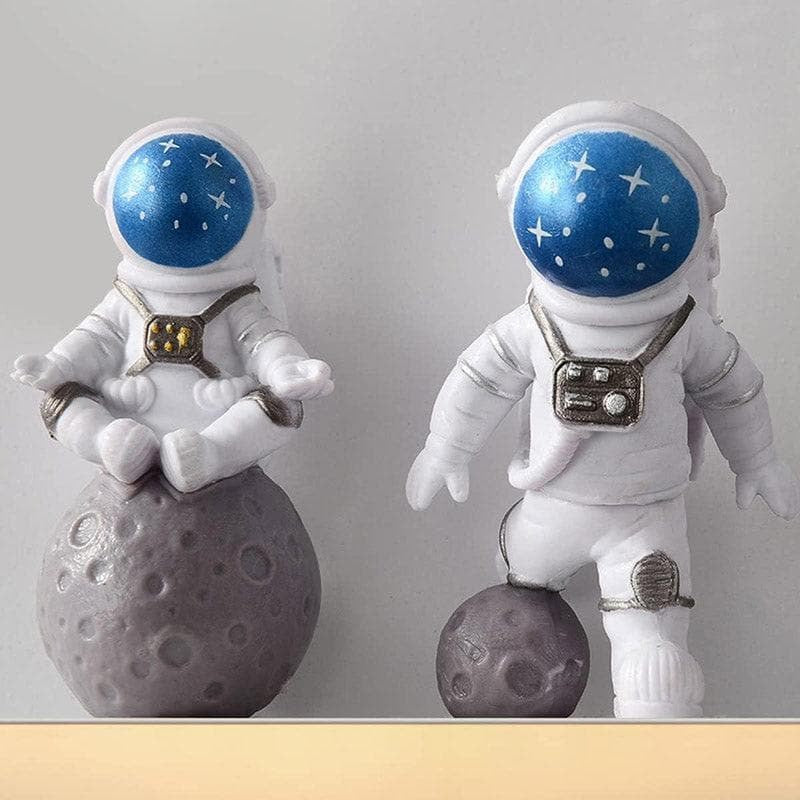 Astronauts To The Moon Metal LED Resin Wall Lamp media 3