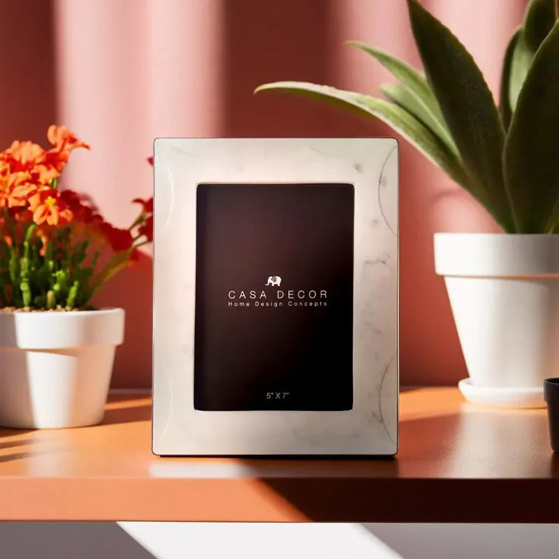 Dorian Table Photo Frame media 1